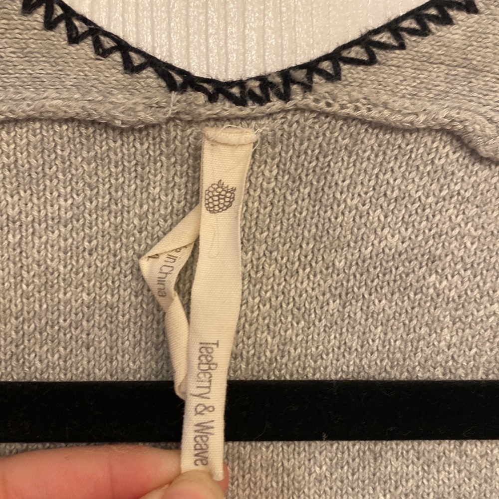 Stitch Fix Teeberry & Weave XL Gray Cardigan with Back Accent Stitching - Picture 2 of 7